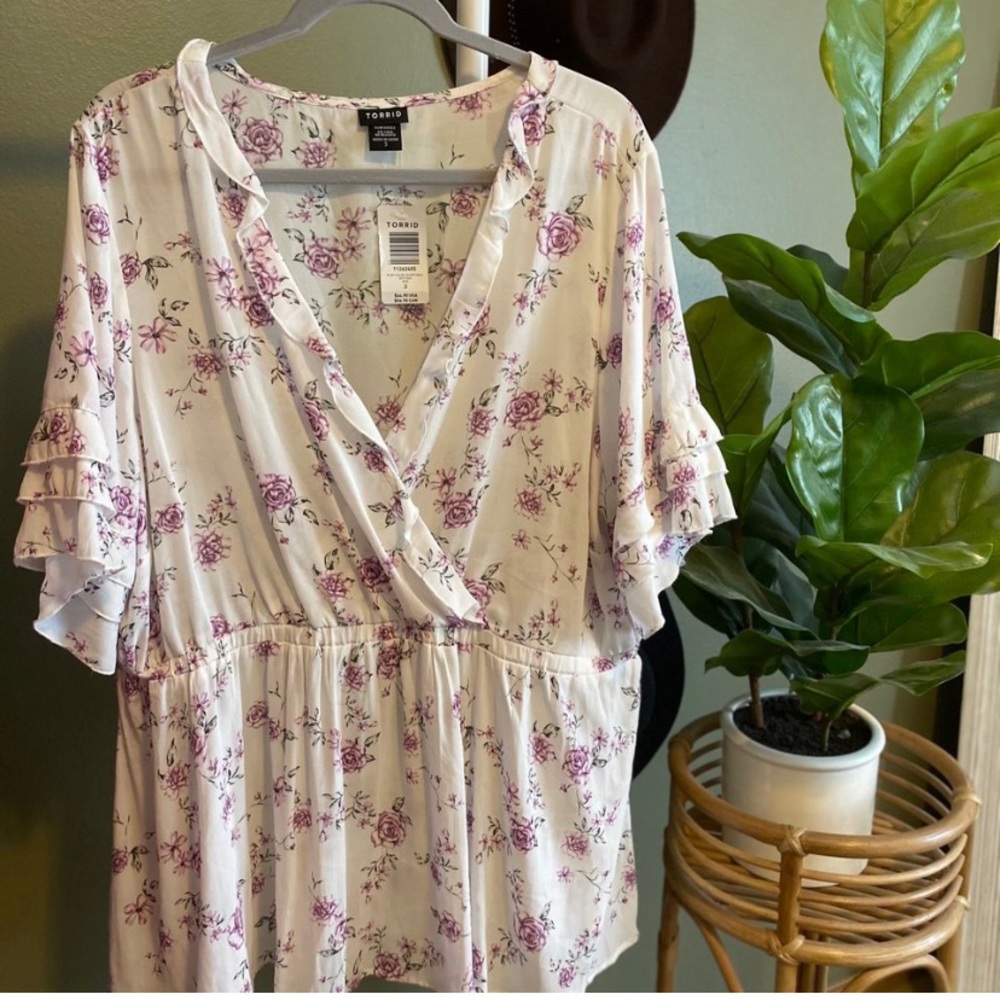 Torrid floral blouse 🌷🌼🌸